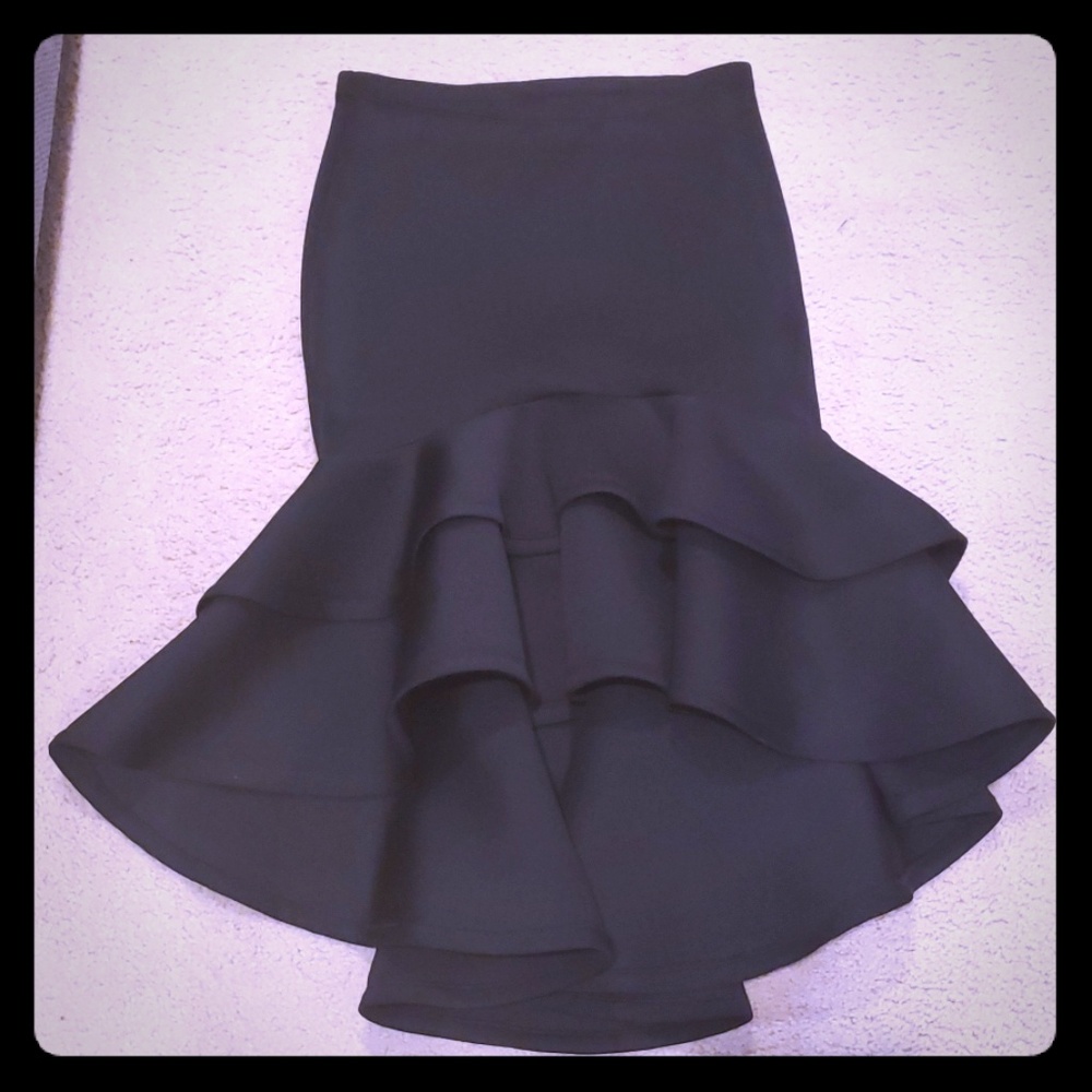 Womens fitted ruffle skirt